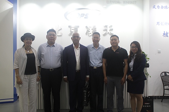 近日，尼日爾防務(wù)部門負責(zé)人蒞臨北京凌天，專題考察安檢、排爆、反恐等軍用警用技術(shù)裝備。